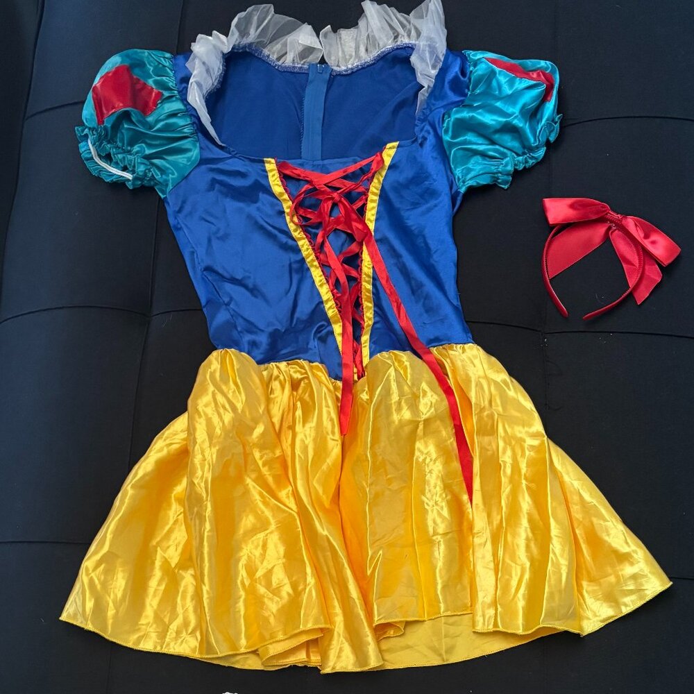 Snow White Halloween costume